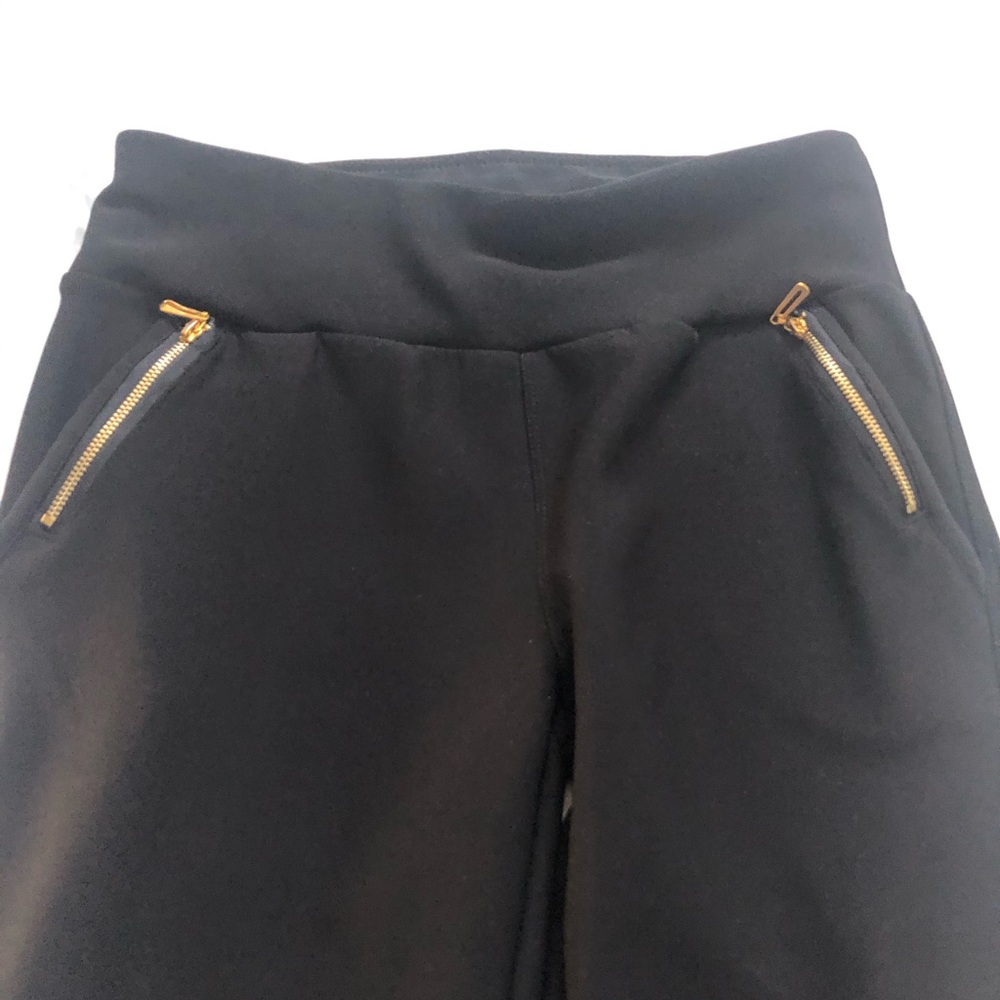 Not wearing - Picture 2 of 4